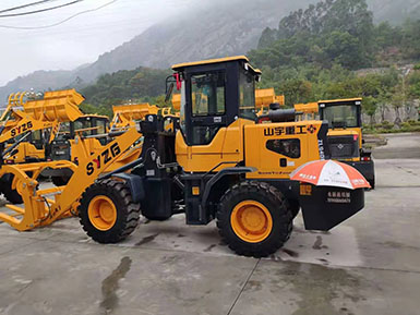 恭喜羅總喜提新車，山宇裝載機(jī)940走起，山宇重工，助您成功！